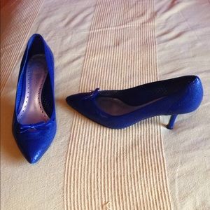 BCBGirls royal blue pointed kitten heels